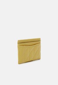 COACH ESSENTIAL CARD CASE WITH PILLOW QUILTING - Novčanik - light yellow