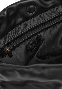 Pepe Jeans GISELLE - Håndtasker - black