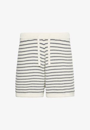 Kremowe dzianinowe szorty z poziomymi czarnymi paskami i ściągaczem w talii, wykonane z teksturowanej tkaniny z wywiniętymi nogawkami.