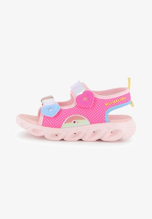 Rosa mesh-sandal med to justerbare stropper, stjerne- og hjerteaksenter, og en tykt, polstret såle med bølgemønster.