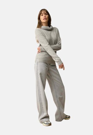 - Sweter