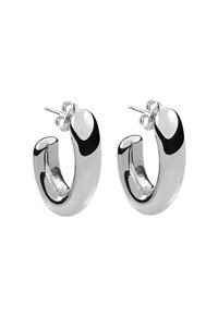 Pendientes de aro de plata con un diseño liso y redondeado y un acabado pulido. Destacan por su forma gruesa y curvilínea, así como por su cierre de palanca seguro.