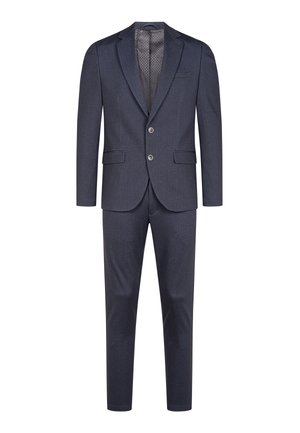 Marineblauw pak van gestructureerde stof, met een op maat gemaakte jas met notch-lapels, twee knopen en bijpassende broek met persvouwen.