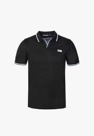 Czarna koszulka polo z krótkim rękawem, z białym i niebieskim paskowanym kołnierzem oraz krawędziami rękawów, małe białe logo na lewej piersi.