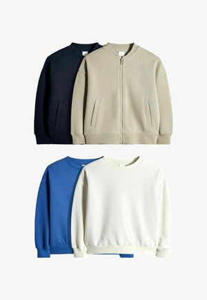 Keturi vienspalviai džemperiai: smėlio spalvos su užtrauktuku ir kišenėmis, juodas, baltas ir mėlynas, visi be gobtuvų, eksponuojami ant balto fono.