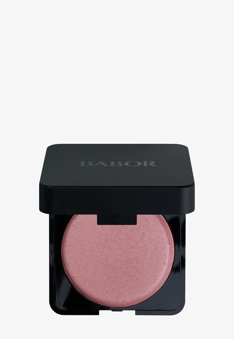 Compact de blush rond avec une poudre rose douce. Couvercle carré noir avec le logo 'BABOR'. Texture lisse, base transparente montrant la teinte du produit.