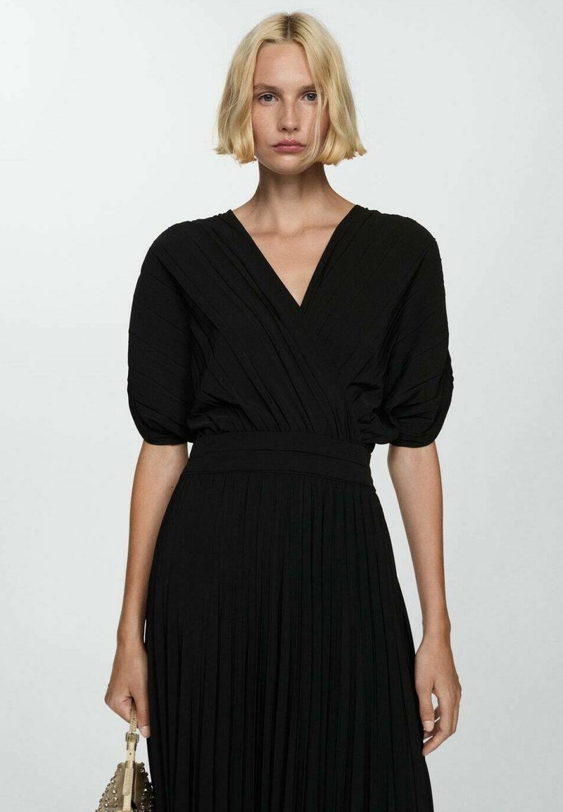 mango black pleated maxi dress Mango & Black Pleated Maxi Dress | Women's Clothing and Accessories