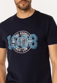 Lee Cooper - T-shirt z nadrukiem