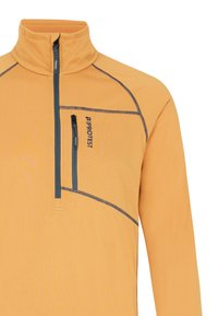 Oranger Fleece-Pullover mit hohem Kragen und Viertelreißverschluss, ausgestattet mit einer kontrastierenden grauen Reißverschlusstasche und grauen Ziernähten.