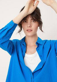 s.Oliver LOOSE FIT - Overhemdblouse - royalblau