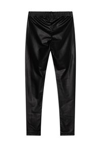 Leggings de imitación cuero negros con una textura suave, ajuste ceñido, cintura elástica y sin cierres visibles. Costuras planas a lo largo de las piernas.