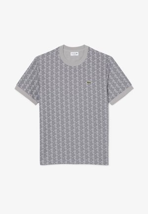 Camicia grigia a maniche corte con motivo geometrico a triangoli e piccolo logo verde di coccodrillo sul petto sinistro, scollo rotondo.