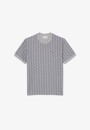 Camicia grigia a maniche corte con motivo geometrico a triangoli e piccolo logo verde di coccodrillo sul petto sinistro, scollo rotondo.