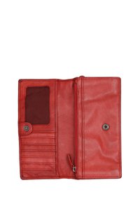 Rote Lederbörse mit einem internen Kartenhalter mit sechs Fächern, einem Reißverschlussfach und einem transparenten Personalausweisfach. Glatte Textur.