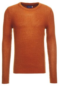 Orange långärmad stickad tröja med en texturerad mönstring och rund halslinning, visad mot en vit bakgrund.