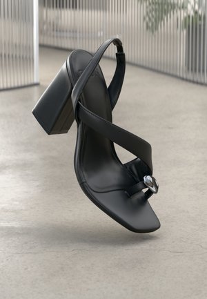 LEATHER - Sandalai su T formos dirželiu - black