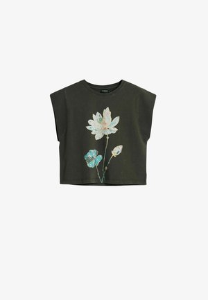 Dunkel olivegrünes ärmelloses Top mit großem Blumenmuster mit weißen und blauen Blumen auf der Vorderseite.