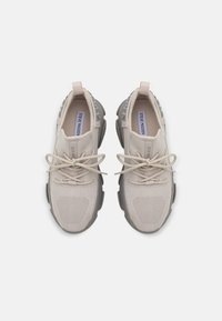Steve Madden PROTÉGÉ-E - Matalavartiset tennarit - dark grey