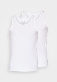 Deux débardeurs en coton blanc avec de larges bretelles et des encolures rondes, présentant une texture douce et sans motifs ni logos visibles.