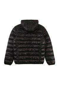 Giubbotto a vento nero con cappuccio, design trapuntato e polsini elasticizzati. Texture liscia e lucida con una vestibilità aderente e dettagli arricciati sui lati.