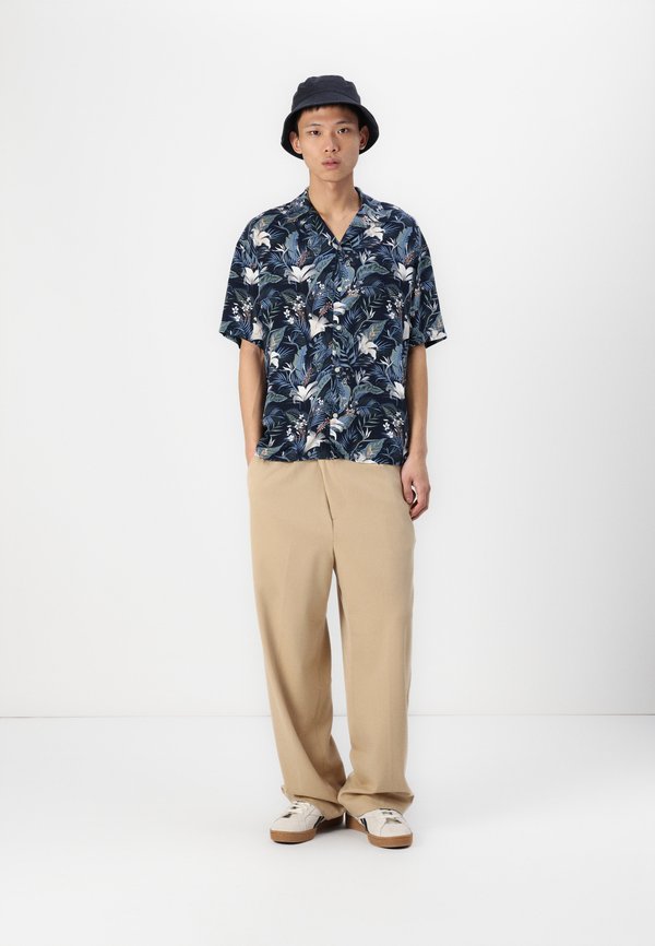 JJEJEFF TROPICAL RESORT SHIRT - Shirt - sky captain2