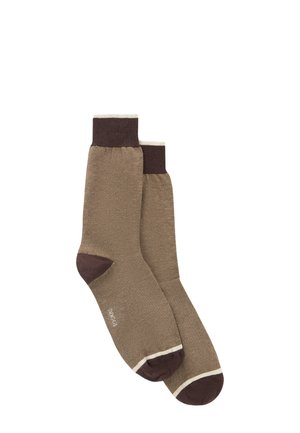 Paire de chaussettes mi-mollet rayées marron et beige avec talon, pointe et bord-côte marron foncé, posées à plat sur un fond blanc.