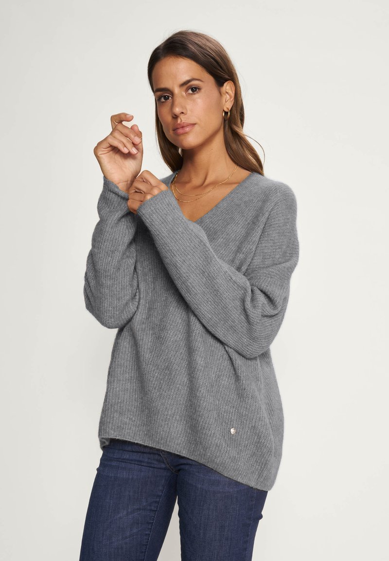 Mos Mosh - V-NECK - Stickad tröja - grey melange, Förstora