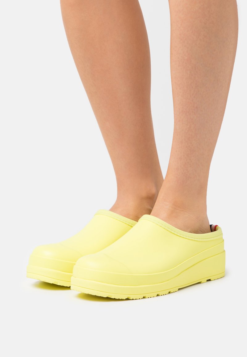 Hunter ORIGINAL WOMENS PLAY CLOG Mules zesty yellow/jaune clair