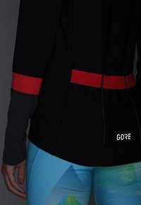 Gore Wear Trainingsjacke - black