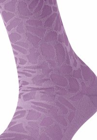 Lila Socken mit einem strukturierten Blumenmuster, gefertigt aus weichem Stoff in verschiedenen Lila-Tönen und einem atmungsaktiven Webdesign.