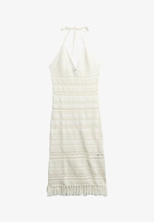 Hvid strikket kjole med V-udskæring, halterneck-stropper og indviklede teksturmønstre. Har frynset kant og åbent arbejde detaljer.