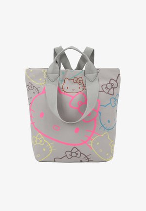 Sac fourre-tout gris présentant divers motifs de Hello Kitty en rose, bleu, jaune et marron. Tissu doux avec double épaulettes.