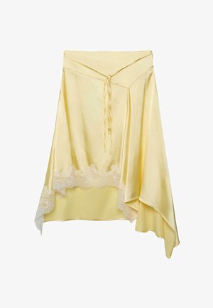 Gonna asimmetrica in raso giallo con bordo in pizzo sull'orlo e dettaglio annodato intrecciato in vita.