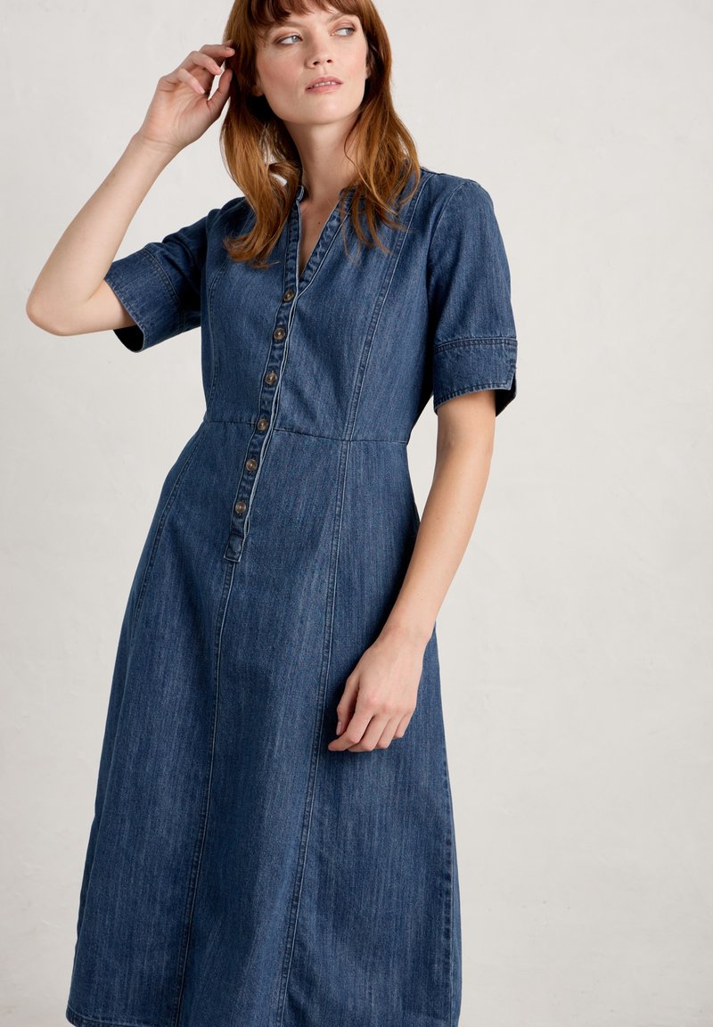 Seasalt Cornwall WIGHTWICK THREE QUARTER SLEEVE - Denim dress - mid indigo  wash/blue - Zalando