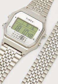 Timex TIMEX X MM6 MAISON MARGIELA T80 GIFT EXTRA BRACELET SET - Digitalklokke - silver-coloured