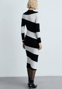 Mango Fodralklänning - black