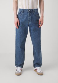Only & Sons ONSFIVE BAGGY ONE BOX - Vaqueros baggy - medium blue denim