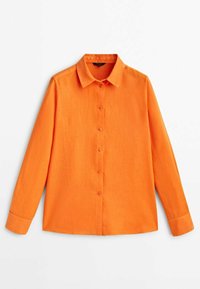 Chemise orange à manches longues en tissu léger. Dotée d'un col classique, d'une fermeture à boutons sur le devant et de manches à poignets. Texture lisse.