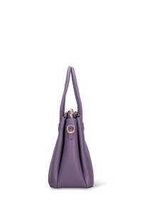 Borsa a mano in pelle viola con finitura testurizzata, dotata di due manici, una chiusura a zip superiore e un dettaglio in metallo color oro.