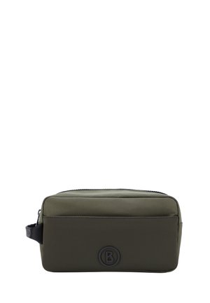 Trousse de toilette rectangulaire vert olive en matériau synthétique texturé. Dotée d'un logo noir, d'une fermeture éclair et d'une poignée latérale.