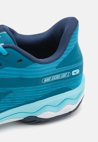 Mizuno WAVE EXCEED LIGHT 2 - Tennissko til multicourt - moroccan blue/white/bluejay