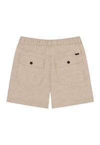 Μπεζ σορτς με ελαστική μέση, δύο πίσω τσέπες με καπάκι και κουμπώματα, και μια μικρή μαύρη ετικέτα бренντας στην δεξιά τσέπη.