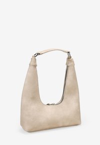 Bolso de mano de cuero beige con forma curva, detalle de cremallera y un asa corta. Textura suave con un sutil patrón de grano.