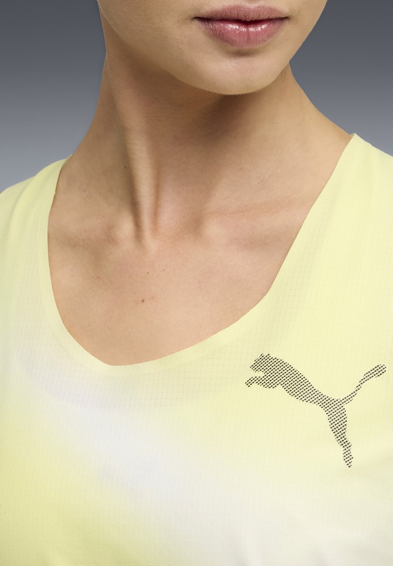 Puma W LIGHTSPEED ULTRAWEAVE GRAPHIC SINGLET - Top - silver mist