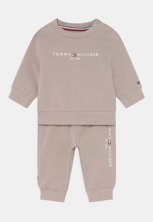BABY ESSENTIAL SET - Trainingspak - brandons stone