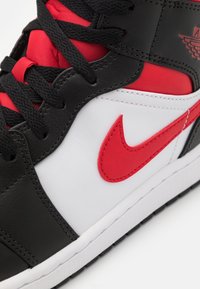 Jordan Höga sneakers - red