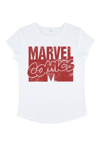 Hvid t-shirt med rund halsudskæring og korte ærmer. Fronten har et slidstærkt rødt "MARVEL Comics" grafisk tryk.