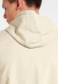 Urban Classics ACID WASH RAGLAN HOODY - Luvtröja - sand