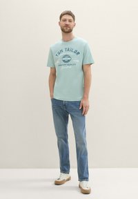 TOM TAILOR LOGO  - Triko s potiskem - white moss