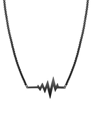 Le collier en métal noir présente un pendentif en forme de ligne de battement de cœur avec une finition mate, suspendu à une chaîne sombre avec des maillons entrelacés.